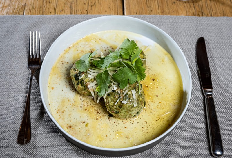 Leckere selbstgemachte Kn&ouml;del auf der Alm  &copy; Lorenz Masser Fotografie