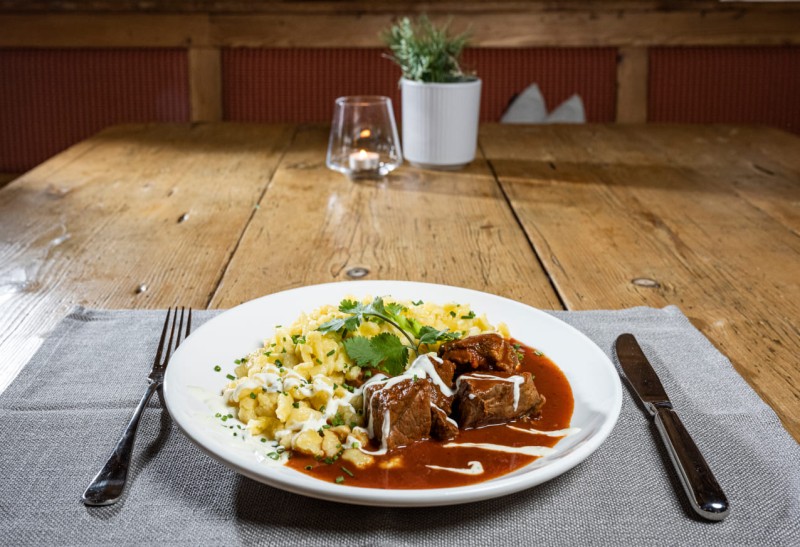 K&ouml;stliche Fleischgerichte mit selbstgemachten Nockerl  &copy; Lorenz Masser Fotografie