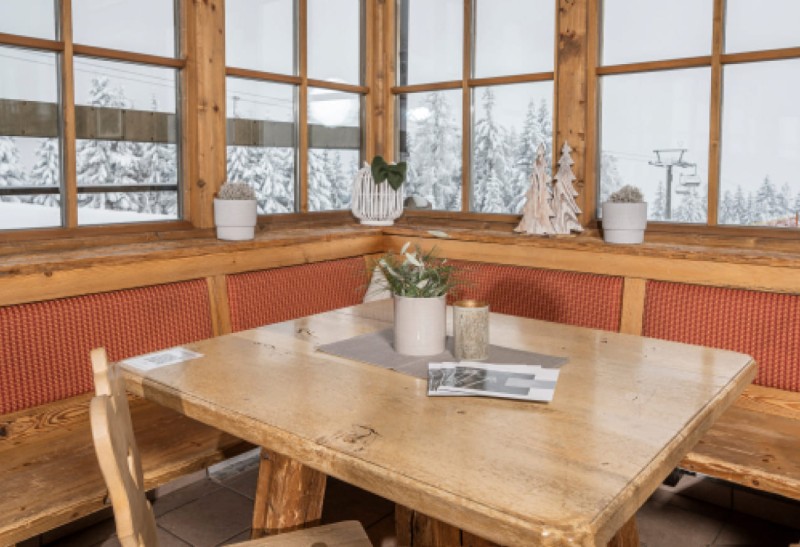 Bei uns genie&szlig;en Sie Ihr Essen mti traumhafter Aussicht auf die Berge von &Ouml;sterreich  &copy; Lorenz Masser Fotografie