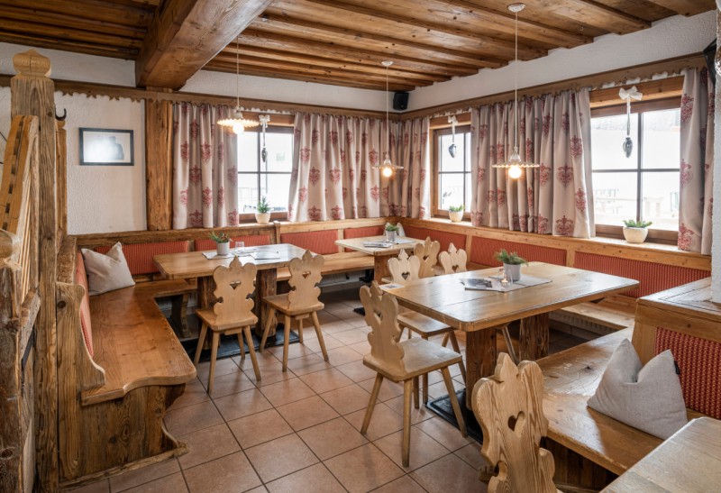 Sitzm&ouml;glichkeiten f&uuml;r Gruppen und Feierlichkeiten auf der Alm in Radstadt-Altenmarkt  &copy; Lorenz Masser Fotografie