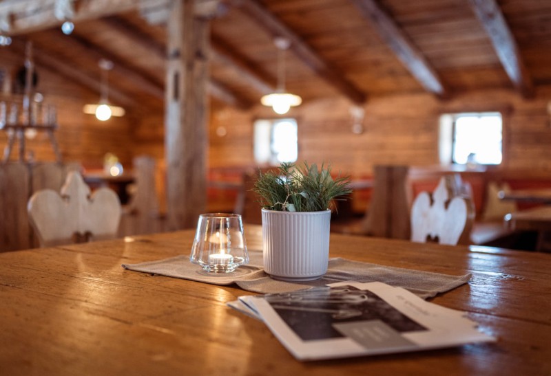 Unsere Speise- und Getr&auml;nkekarte m&uuml;ssen Sie gesehen haben  &copy; Lorenz Masser Fotografie