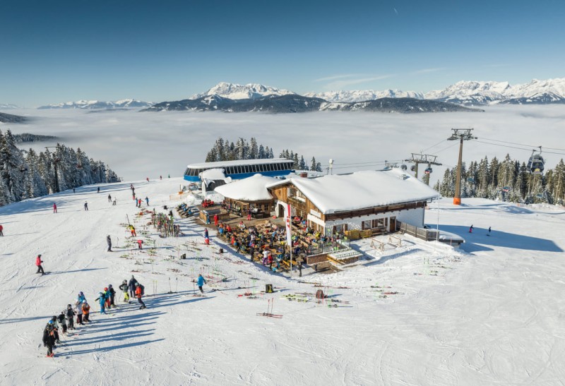 Gem&uuml;tliche Sonnenterrasse zum Relaxen auf der My Sportalm &copy; Lorenz Masser Fotografie