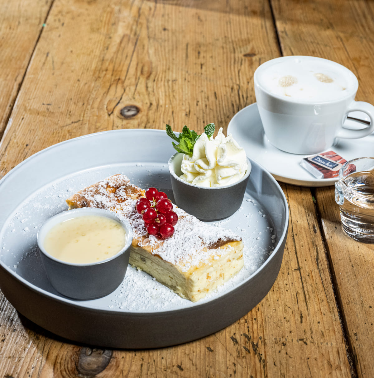 Süßspeisen im Bergrestaurant im Salzburger Land © Lorenz Masser Fotografie