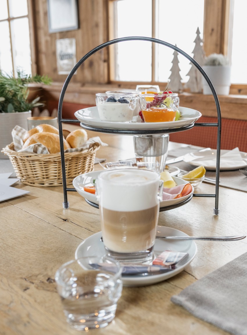 Unser Fr&uuml;hst&uuml;cksturm - das Fr&uuml;hst&uuml;cksspecial auf unserer Skih&uuml;tte &copy; Lorenz Masser Fotografie