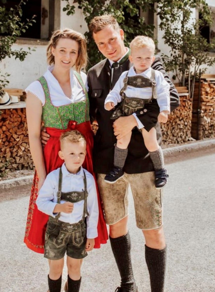 Gastgeberfamilie Marlene und Christoph Farmer mit den zwei Söhnen Mathias und Josef